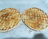 Φωτογραφία βήματος 4 της συνταγής Χοιρινές μπριζόλες με σάλτσα μουστάρδας, πίτες και πατάτες