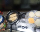 A picture of step 4 of Crispy chicken peri peri burger.