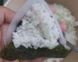Foto langkah ke 5 dari resep Tuna onigiri.