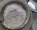 A picture of step 2 of Glaze Mango Cake.