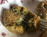 Foto del passaggio 7 della ricetta Polpette senza glutine di broccoli con cuore filante di formaggio