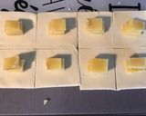 Une image de l'étape 3 de Feuilletés cantal et comté aux raisins et pavot bleu.