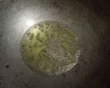 A picture of step 1 of Matar fry.