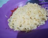 Foto langkah ke 2 dari resep Omelet mie instan.