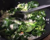 รูปขั้นตอนการทำที่ 2 ของ ข้าวผัดปลาหมึกไข่เค็ม
