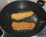 Foto langkah ke 5 dari resep Donat Kepang.
