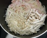 รูปขั้นตอนการทำที่ 2 ของ Creamy Pumpkin Bacon Mushroom Soup (ซุปครีมมี่ฟักทองเบคอนเห็ด)