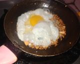 Foto langkah ke 3 dari resep Nasi Telur Ceplok Pontianak Viral.
