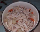 Фото кроку 8 до Диетический салат с кальмарами и овощами.