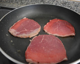 Foto del paso 1 de la receta: Filetes de redondo en salsa