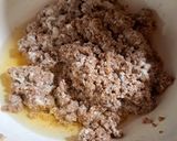 A picture of step 3 of Bún riêu cua with crispy pork fat.