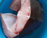 Foto langkah ke 1 dari resep Ikan hiu tumis kecap jahe.