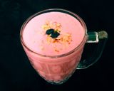 स्ट्रॉबेरी सिनेमन मिल्क शेक (Strawberry Cinnamon milk shake recipe in Hindi) रेसिपी चरण 8 फोटो