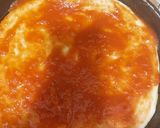 Foto del passaggio 8 della ricetta Pizza con salmone,insalata,ricotta e pomodori