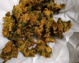 A picture of step 2 of Spinach fritters (Palak pakoi).