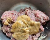 Foto langkah ke 4 dari resep Bola Bola daging dengan saus lada hitam dan mashed potatoes.