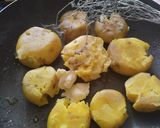 Foto del paso 2 de la receta: Papas🥔 criollas🧆 doradas con tomillo🌿