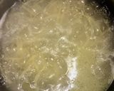 A picture of step 1 of Shrimp, greens and pasta.