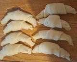 Köménymagos sörkifli sajtkrémmel,sajttal töltve 🥐🥐🥐 recept fázis 5 fotója
