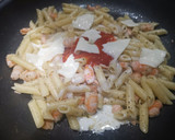 Foto del paso 4 de la receta: Pasta con langostinos y salmón ahumado