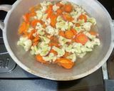 Foto langkah ke 5 dari resep Tumis Wortel with Kembang Kol.