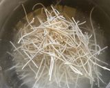 A picture of step 1 of Garlic Chicken Hakka Noodles.
