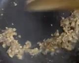 Gambar langkah 2 resipi Nasi goreng ikan.