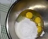 صورة لخطوة 1 من وصفة كيك ب3 بيضات فقط 😋 الوصفة في قناتي 😍