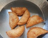 मावा गुजिया (Mawa Gujiya Recipe In Marathi) रेसिपी स्टेप 11 फोटो 
