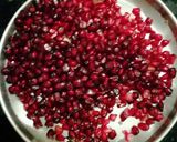 A picture of step 1 of Pista pomegranate milk shake.