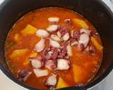 Foto del paso 5 de la receta Guiso de pulpo con langostinos y patatas