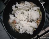 Foto langkah ke 3 dari resep Nasi Goreng Daun Jeruk kilat.
