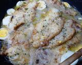 Foto del paso 4 de la receta: Merluza en salsa verde con Gambitas!🐟🦐🍴