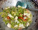 Foto langkah ke 3 dari resep Tumis Pare Tahu Udang Rebon.