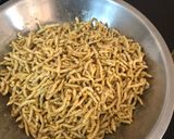 A picture of step 3 of Bhavnagri Sev Gathiya.