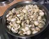 Une image de l'étape 7 de Champignons sautés à la crème, persil et gingembre.