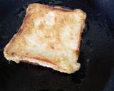 A picture of step 6 of Toast mayai.