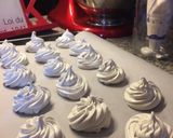 Une image de l'étape 3 de Meringues Vegan au Matcha.