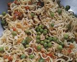 A picture of step 5 of Vegetable Maggi.