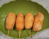 Foto langkah ke 5 dari resep Corn Dog Sosis Rumahan, Renyah di Luar Lembut di Dalam.