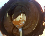 Foto del paso 6 de la receta: Bundt Cake de chocolate con nueces y amaretto