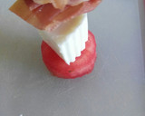 Foto del paso 5 de la receta: Brochetas de sandía, jamón, queso y cherrys