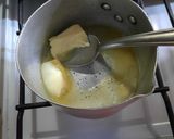 Foto del paso 3 de la receta: Repollitos de Bruselas con salsa blanca y jamón (en cazuelas)