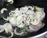 A picture of step 2 of Mulligatawny soup.