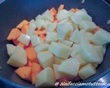 Foto del passaggio 2 della ricetta Vellutata di zucca e patate con frutti di mare