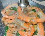 รูปขั้นตอนการทำที่ 5 ของ กุ้งอบเกลือ