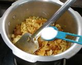 A picture of step 2 of Cabbage Curry.