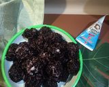 Foto langkah ke 6 dari resep Bola Ketan Hitam Kukus.