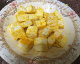 A picture of step 2 of Matar paneer curry.
