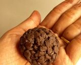 A picture of step 4 of Chocolate chocochips Balls.